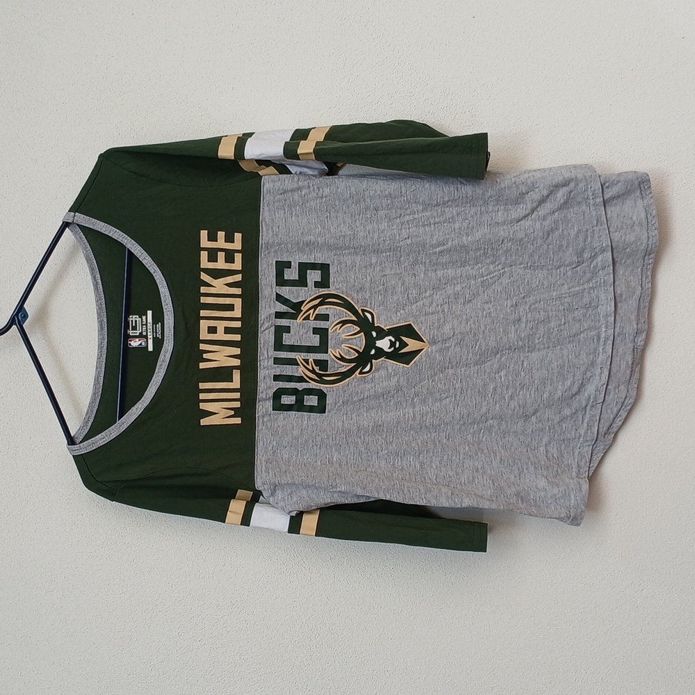 NBA Grey, Green, Gold Milwaukee Bucks Basketball Long Sleeve Size XL Women's